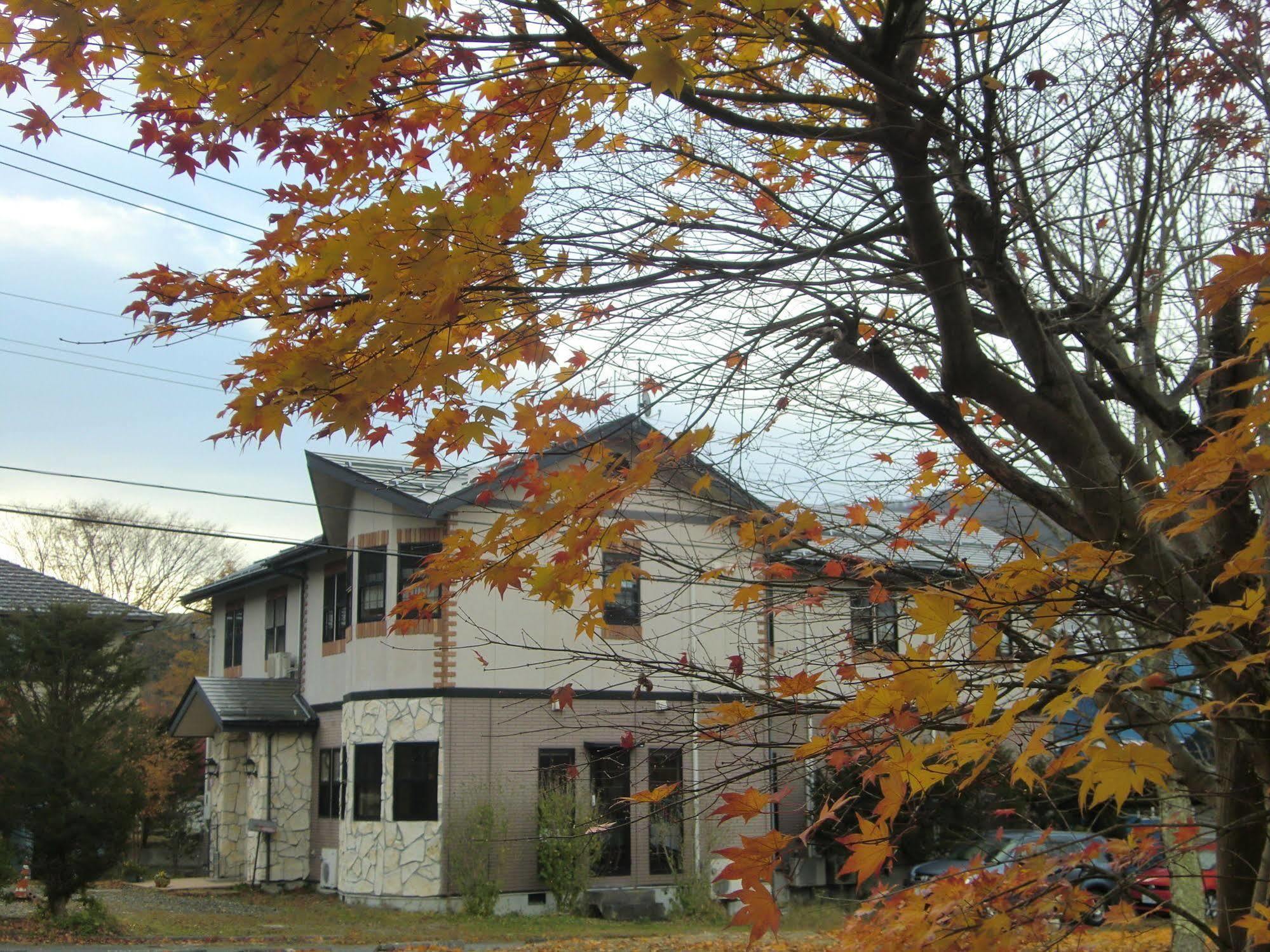 Hotel ペンションカパルア軽井沢 Karuizawa Exterior foto